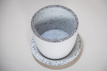 Load image into Gallery viewer, Concrete pot Squircle medium (with drainage hole)