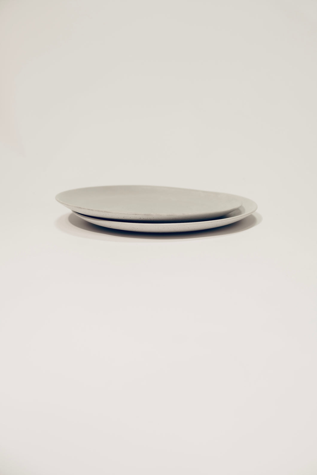 Plate set of 2, Grey